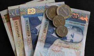 Мизерия: Работещите на минимална заплата остават с по-малко от половината от дохода, след като платят наем