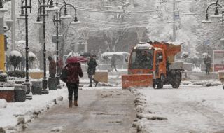 Над 120 машини почистват и опесъчават пътищата в Софийско