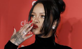 Риана бременна на корицата на Vogue (СНИМКИ)