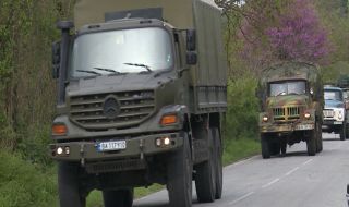 Министърът на отбраната: Командироваме военни на границата, натискът се увеличава