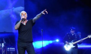 Стенли се събра с жена си