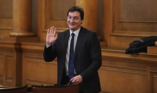 Крум Зарков: Гротескно ще е, ако не се приеме оставката на Нинова