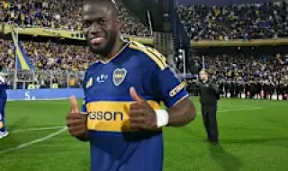 Valencia hat-trick sends Boca to semi-finals