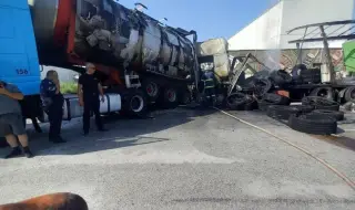 Катастрофа между камион и цистерна предизвика пожар