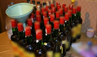 Разбиха цех за производство на нелегален алкохол (Снимки)