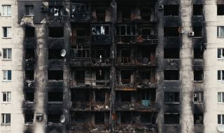 Загинаха двама души при взрив на граната в апартамент в Киев