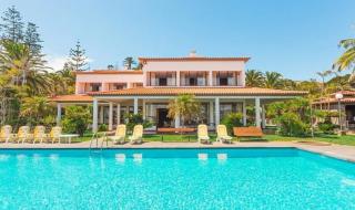 Къщата, в която Роналдо е в изолация (СНИМКИ)