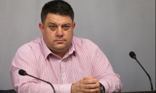 Атанас Зафиров към Борисов: Използвате кризата и рискувате здравето на хората