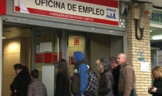 Спад на безработицата в Испания за пръв път от 2 години