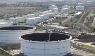 В чии ръце ще отиде "Лукойл" и кой ще плаща сметката