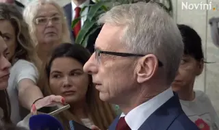 Денков: БМВ-та купихме, а още не знаем какво се случва с техниката за гасене на пожари