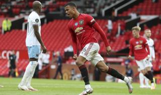 Талант на Манчестър Юнайтед си избра легендарен номер