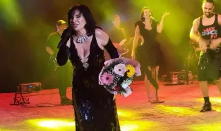 Кичка Бодурова катастрофира на пътя Варна–Бургас