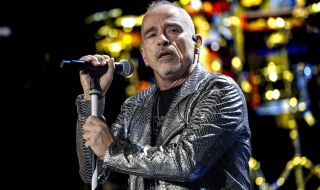 За любовта няма възраст: Ерос Рамацоти показа новата си любов (СНИМКА)