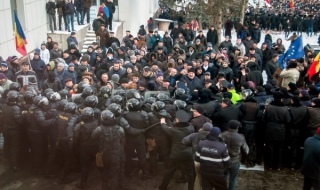 Анархия и ранени в Молдова