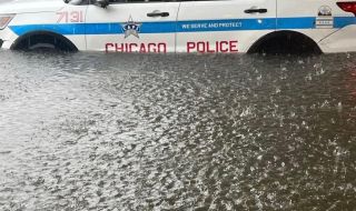 Дъждове наводниха улиците на Чикаго, автомобили са във воден капан ВИДЕО