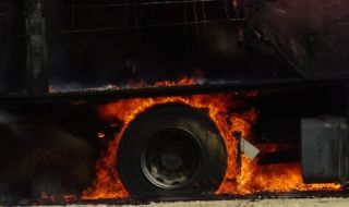 Катастрофа на АМ "Хемус", камион влезе в насрещното и се подпали