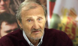 Доц. Вацев: Часовникът отмерва последните минути на режима на Борисов