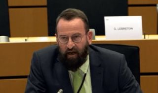 Ето го палавият евродепутат от гей оргията в Брюксел