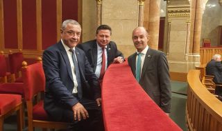 Унгарският парламент приветства Валери Симеонов