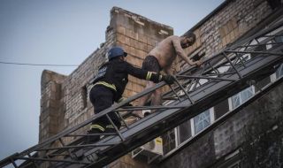 Дрон се разби в сграда Москва, трима загинаха при руски обстрел в Донецка област