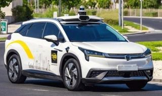 ОАЕ издаде първия в света лиценз за самоуправляващи се автомобили