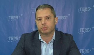 Делян Добрев: Горивото ни е надписано с лев за литър