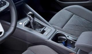 Защо когато вдигнете крака си от педала на газта при Golf VIII, оборотите не "падат"?