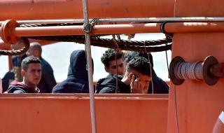 Напрежение! Мигранти заливат Гърция