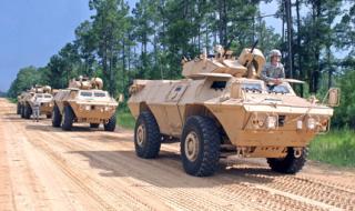 Войници и танкове по улиците при терор и безредици