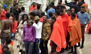 Имигранти щурмуваха испанска граница