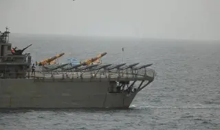 Тежък инцидент в Иран! Военноморски разрушител се обърна при ремонт, има ранени моряци