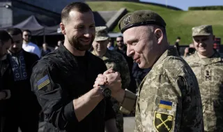 Украинският министър на отбраната предлага Киев да използва предсрочно заем от ЕС, за да покрие дефицита си