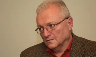 Валери Найденов: Голите снимки на секси депутатка трябва да ни светнат как си избираме депутатите