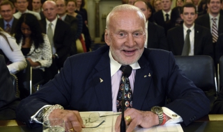 Бъз Олдрин ще готви астронавти за Марс