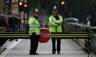 Британската полиция задържа камион с 27 имигранти