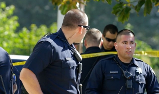 Горе ръцете! Това пушка ли е?