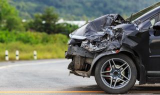 Шофьор е с опасност за живота след верижна катастрофа в Габрово