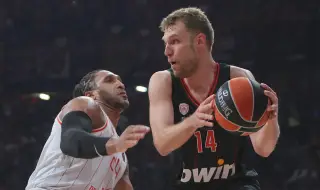 Александър Везенков и натурализираният американски гард в състава на България за предквалификацията с Армения