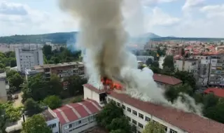 Огнен ад в Монтана: Бивш техникум пламна два пъти за денонощие, покривът е изпепелен