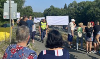 Собственици на имоти във вилна зона "Росенец" излязоха на протест