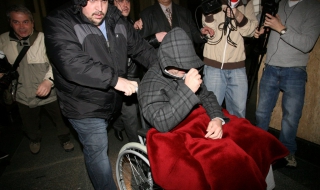 Йоско дойде в съда с инвалидна количка