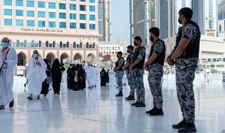 В Саудитска Арабия правоверни мюсюлмани започнаха последния етап от най-голямото годишно поклонение в света