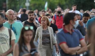 Манолова: Борисов да се извини на битите граждани и журналисти