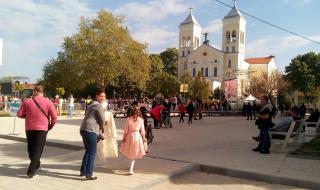 Празник за Раковски, папа Франциск пристигна в града
