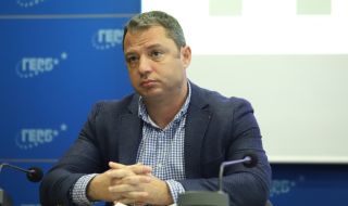 Делян Добрев поиска преговори с "Демократична България" за правителство 