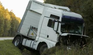 Шофьор загина при тежък сблъсък с румънски камион
