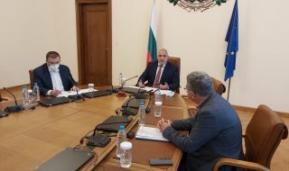 Кой има интерес от играта с разхлабването и връщането на мерките в България?