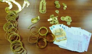 Митничари откриха 2 кг злато и пари между храни
