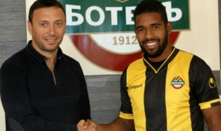 Турски тим иска Нелсън от Ботев Пловдив